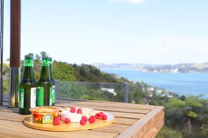 Outdoor dining - Hosts on the Coast Views to Shakespeare (Whitianga)