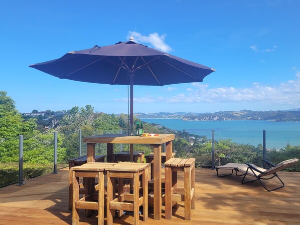 Outdoor dining - Hosts on the Coast Views to Shakespeare (Whitianga)