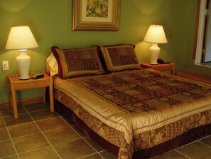 6 bedrooms, desk, iron/ironing board, travel cot