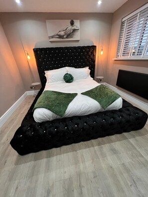 2 bedrooms, iron/ironing board, travel cot, WiFi