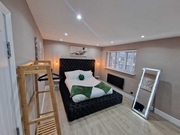 2 Schlafzimmer, Bügeleisen/Bügelbrett, Reisekinderbett, WLAN