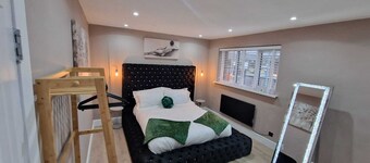 Premier inn mattress SKYsports & Netflix sleeps 6