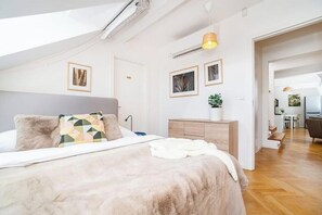 2 makuuhuonetta, silitysrauta/-lauta, Wi-Fi, vuodevaatteet