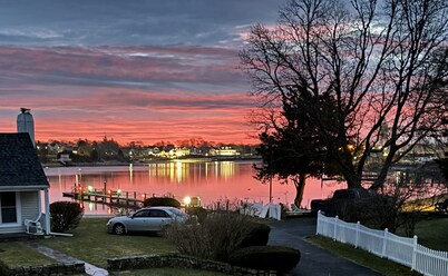 Buttermilk Bay Beach House - Newly Renovated Waterfront Five Bedroom