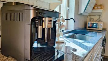 Fridge, microwave, oven, coffee/tea maker