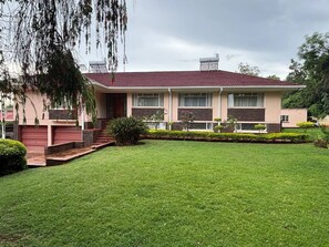 Exterior - Mabel's @ 54 Broadlands (Harare)