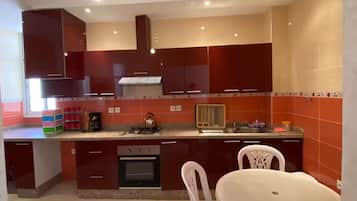 雪櫃、微波爐、焗爐、爐具