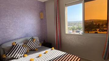 2 chambres, fer et planche à repasser, Wi-Fi gratuit, draps fournis