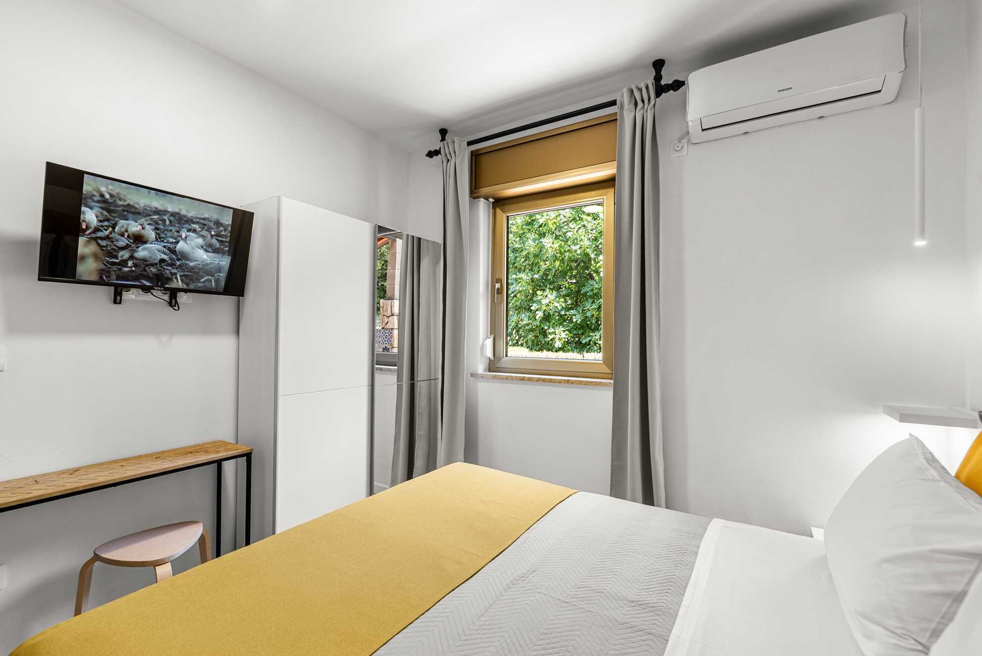4 slaapkamers, een strijkplank/strijkijzer, gratis wifi, beddengoed
