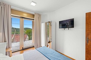 4 chambres, fer et planche à repasser, Wi-Fi gratuit, draps fournis