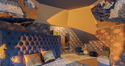 LUXE Vintage Loft, 10min to Downtown, Retro Movie Theatre - 15% Discount Applied