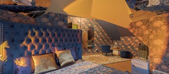 LUXE Vintage Loft, 10min to Downtown, Retro Movie Theatre - 15% Discount Applied