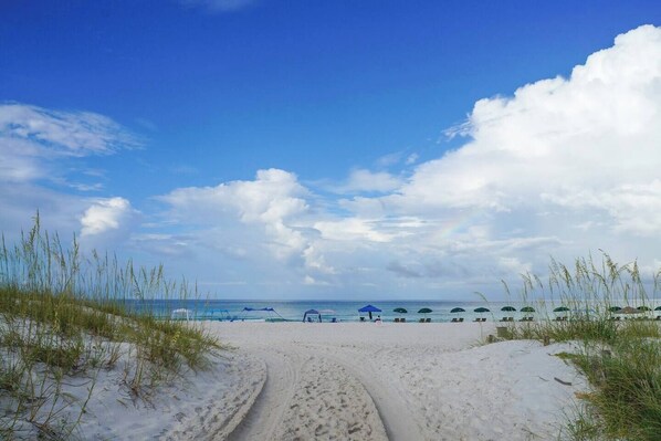 Beach - 5 Min Stroll to Beach in PCB: Gm Rm+Put Grn+Yard! (Panama City Beach)
