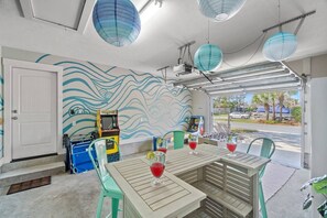Dining - 5 Min Stroll to Beach in PCB: Gm Rm+Put Grn+Yard! (Panama City Beach)