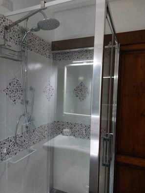 Shower, hair dryer, bidet, towels - Tipico casale toscano immerso nel verde della Valtiberina vicino ad Anghiari (Toscana)