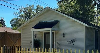 Charming Midtown Cottage in Historic Neighborhood with Pool