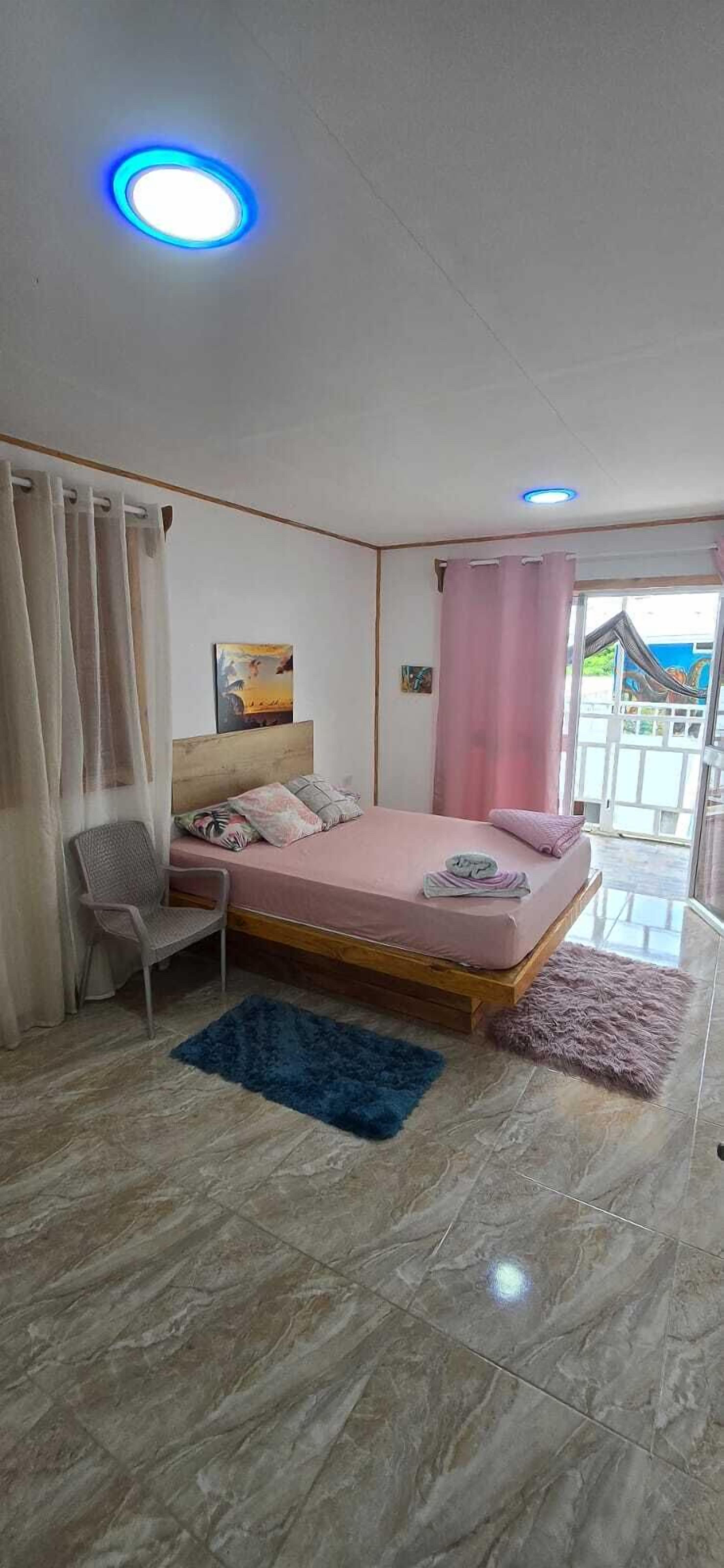 Habitación con 1 cama matrimonial o 2 individuales, 1 cama matrimonial, balcón, vista al mar | Wifi gratis 