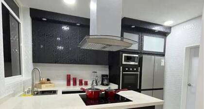 Spacious 3-bedroom apartment with AC, WiFi in charming Caracas