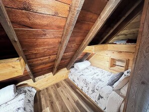 3 makuuhuonetta, silitysrauta/-lauta, ilmainen Wi-Fi, vuodevaatteet