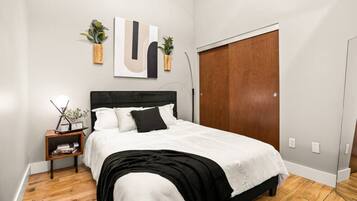 1 bedroom, desk, iron/ironing board, WiFi