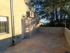 المنطقة المحيطة بالمنشأة