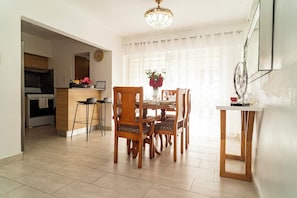 Dining - Apt with pool in front of Zona Colonial + parking (Santo Domingo Este)