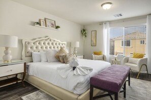 Desk, iron/ironing board, WiFi, bed sheets