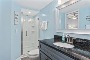 Shower, hair dryer, towels - Beachfront Boardwalk Escape (Carolina Beach)