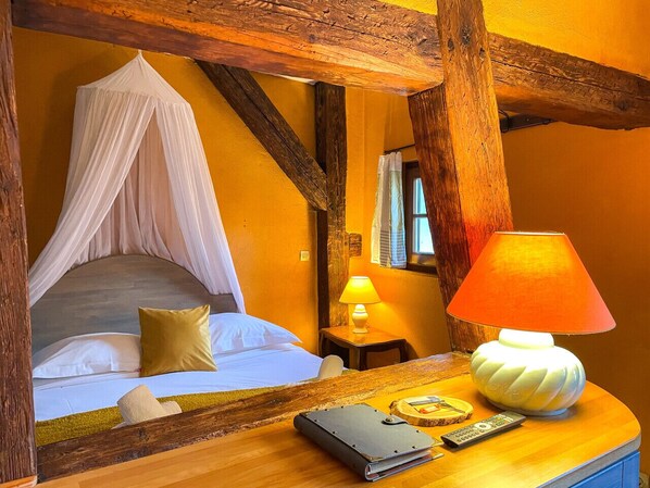 1 habitación, tabla de planchar con plancha, wifi gratis y ropa de cama 