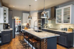 Microwave, oven, stovetop, dishwasher - Impeccable Boulder Co Home Hot Tub EV Charger

 (Niwot)