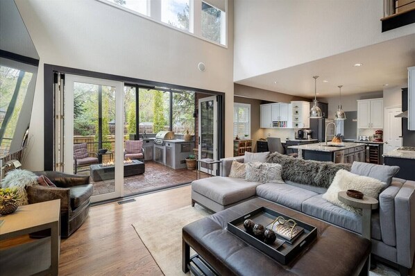 Smart TV, fireplace - Impeccable Boulder Co Home Hot Tub EV Charger

 (Niwot)