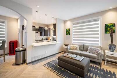 Downtown Bungalow Walking Distance from CU