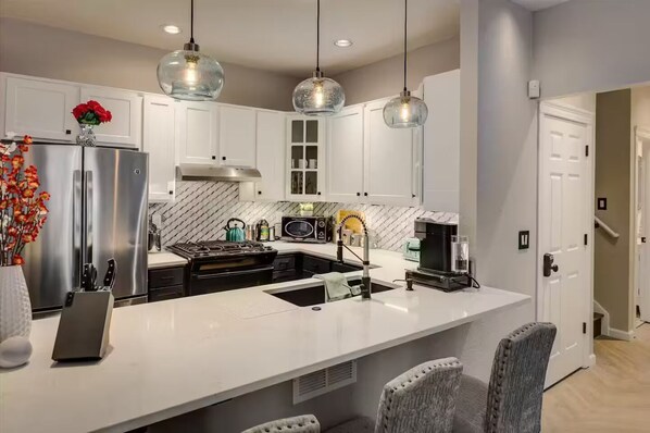 Fridge, microwave, oven, stovetop