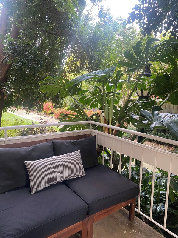 Property grounds - A Hidden Gem in Leafy Hawthorn - onsite parking, trams and train close proximity (Hawthorn)