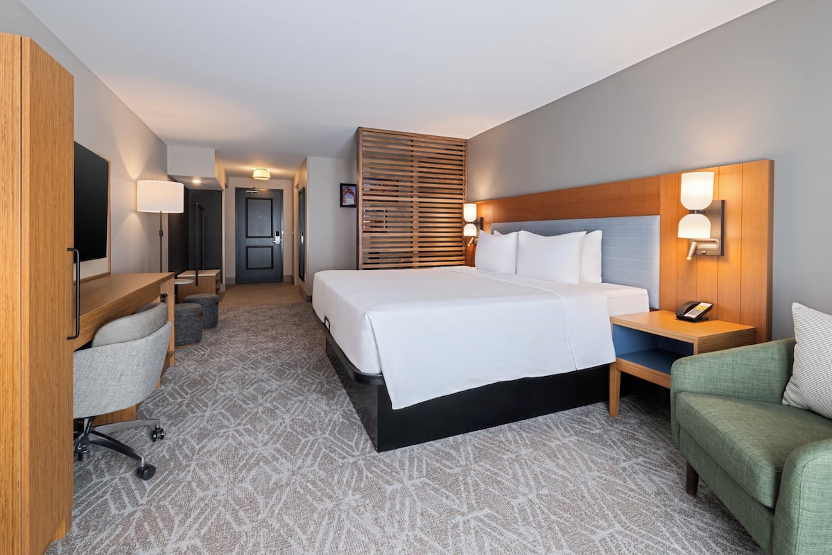 Premium Room, 1 King Bed with Sofa bed | Frette Italian sheets, premium bedding, down comforters