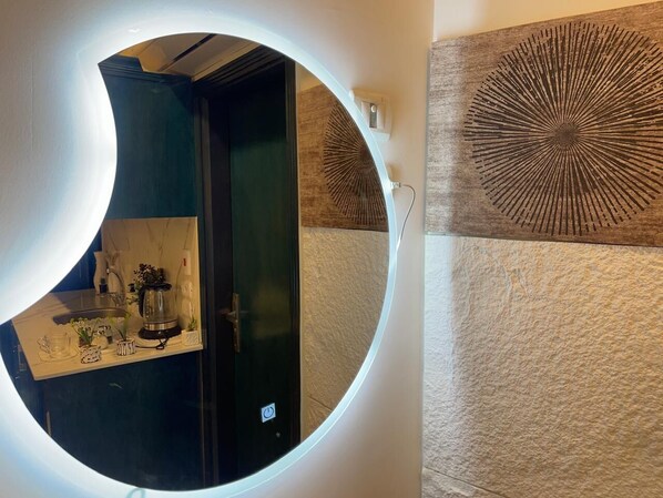 Standard Double Room, 1 King Bed, Kitchenette, City View | Minibar