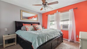 3 habitaciones, tabla de planchar con plancha, wifi y ropa de cama 