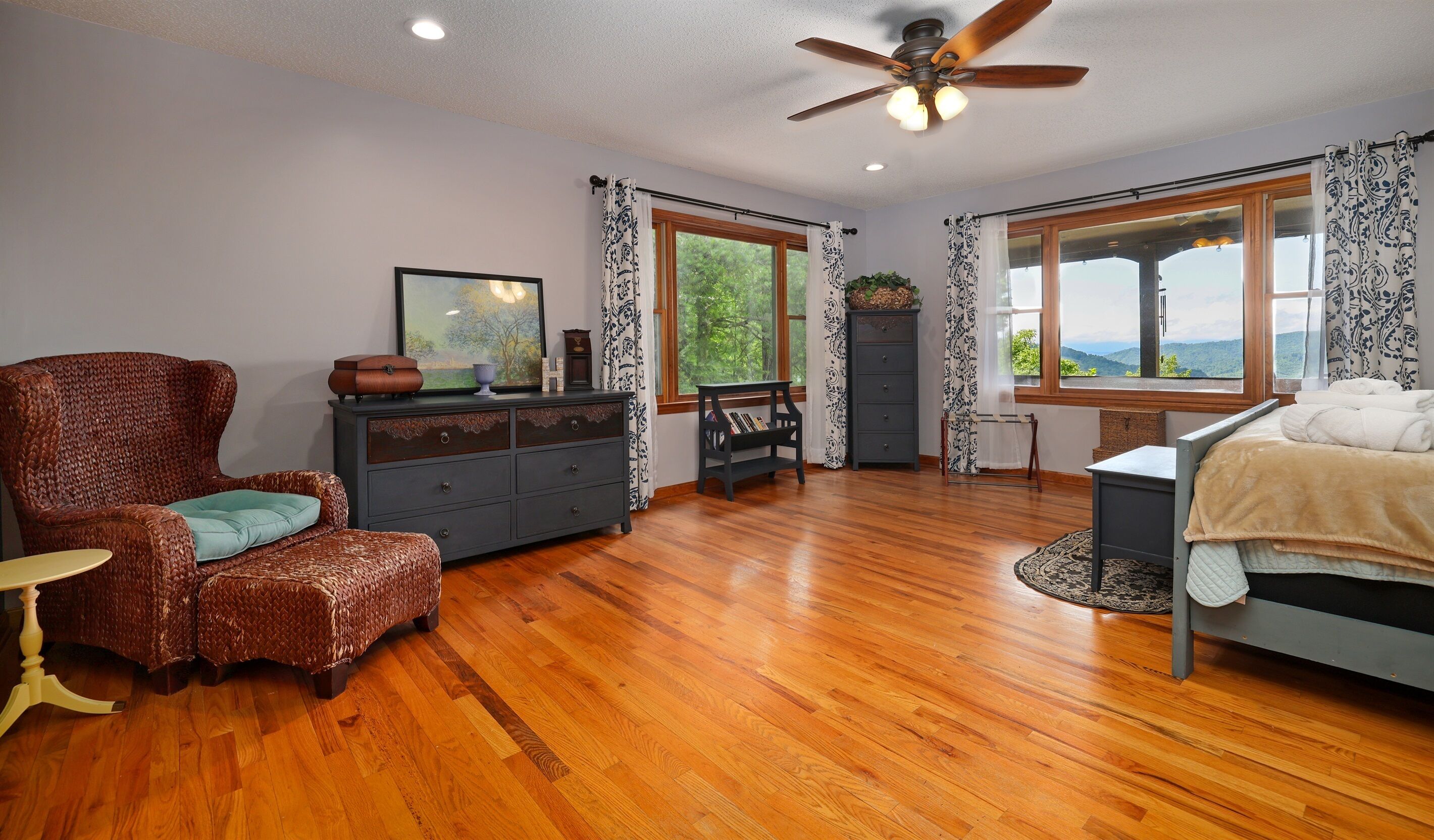 5 quartos, Wi-Fi de cortesia, roupa de cama