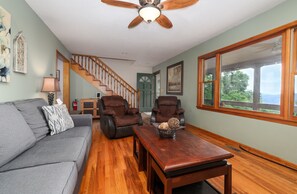 Smart TV, video games, table football - 5 BR Banner Elk Escape: Hike and Kayak + Fire Pit (Banner Elk)