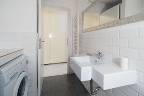 淋浴設備、免費梳洗用品、風筒、坐浴桶