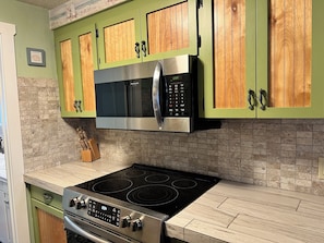 Private kitchen - Superb 3-bedroom house with WiFi in Neskowin.   (Neskowin)