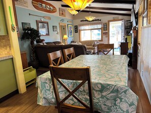Dining - Superb 3-bedroom house with WiFi in Neskowin. (Neskowin)
