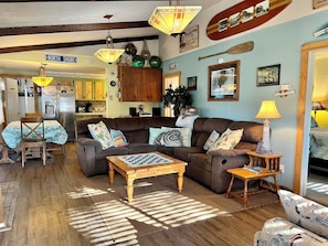 Living area - Superb 3-bedroom house with WiFi in Neskowin.   (Neskowin)