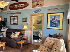 Living area - Superb 3-bedroom house with WiFi in Neskowin. (Neskowin)