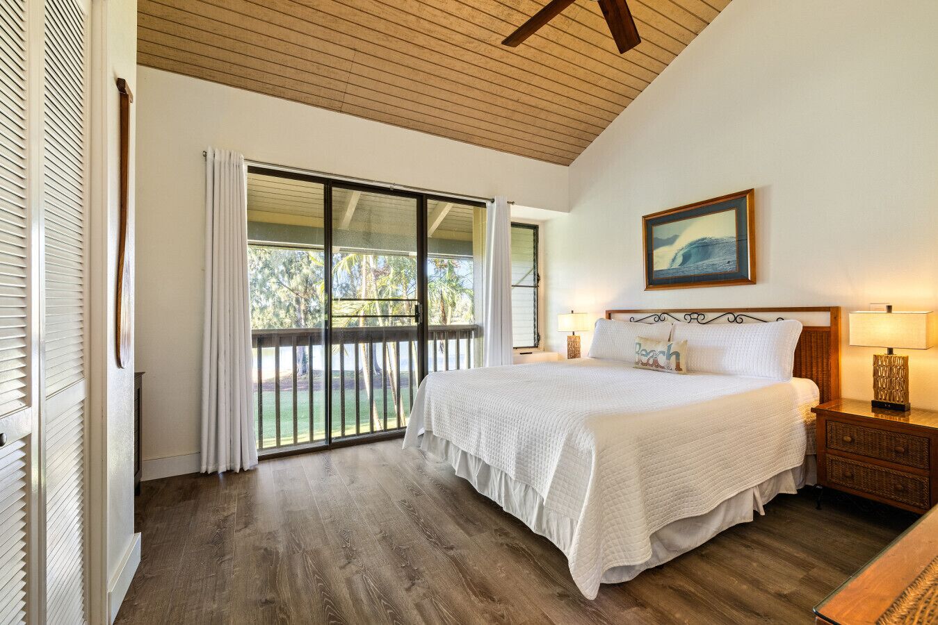 2 chambres, bureau, fer et planche à repasser, lit parapluie