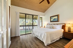 2 bedrooms, desk, iron/ironing board, travel cot - Sea Breeze Retreat at Turtle Bay (Kahuku)