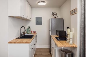 Frigorífic, microones, placa de cuina i rentaplats