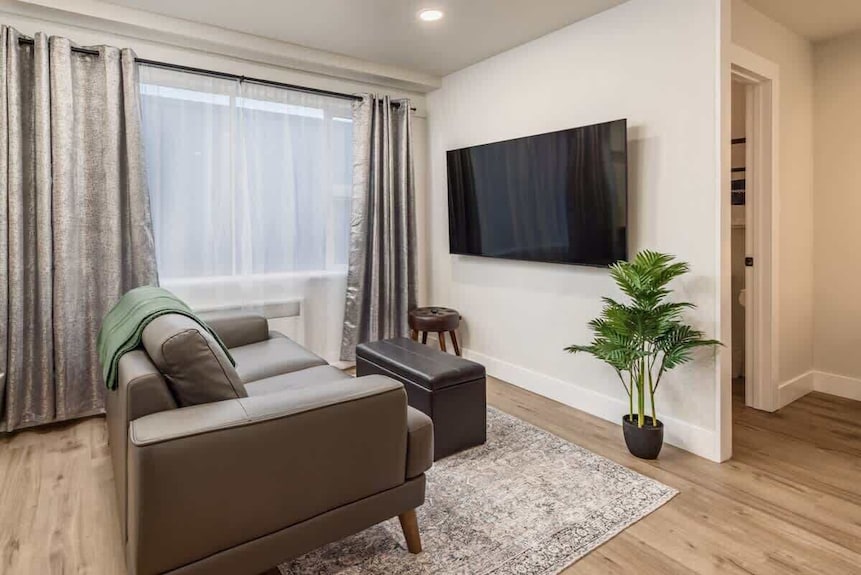 Modern Downtown Suite - Comfortable King Bed - Anchorage, AK