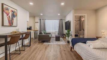 Iron/ironing board, WiFi, bed sheets