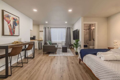 Modern downtown suite king bed